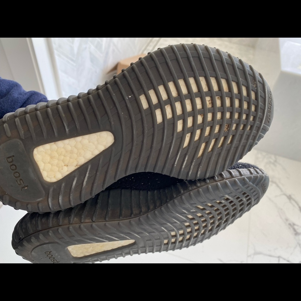YEEZYS - Picture 6 of 6